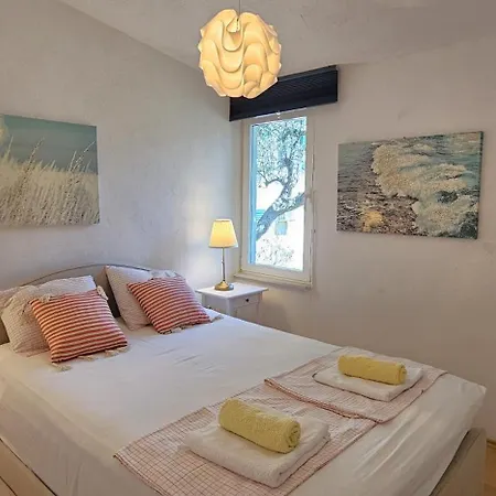 Semesterbostad Family House, Large Terrace And Garden, 200m To - Paradiso Sutivan