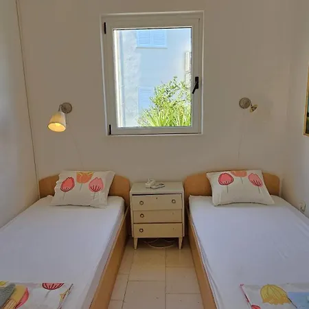 Family House, Large Terrace And Garden, 200m To - Paradiso Semesterbostad