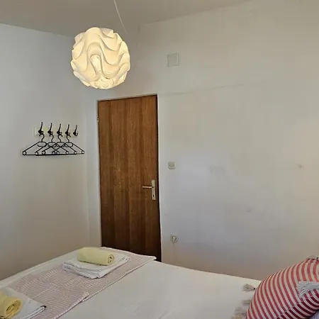 Family House, Large Terrace And Garden, 200m To - Paradiso Semesterbostad Sutivan