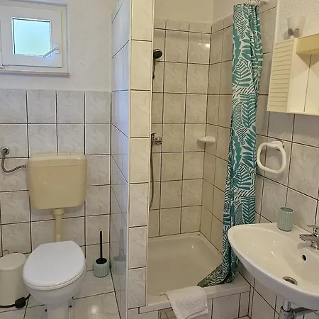 Semesterbostad Family House, Large Terrace And Garden, 200m To - Paradiso Sutivan