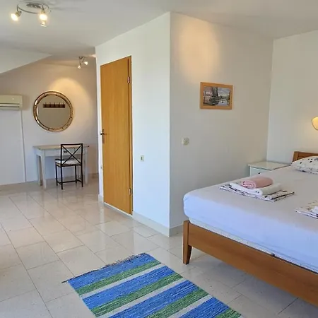 Semesterbostad Family House, Large Terrace And Garden, 200m To - Paradiso