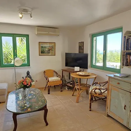 Semesterbostad Family House, Large Terrace And Garden, 200m To - Paradiso Sutivan