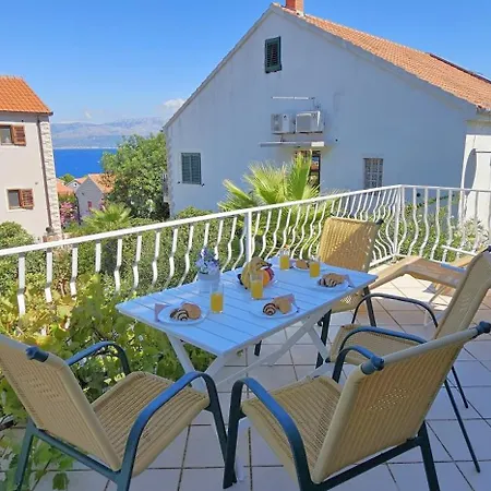 Family House, Large Terrace And Garden, 200m To - Paradiso *