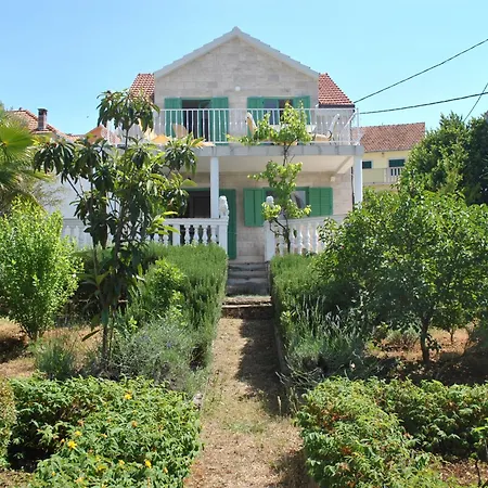 Semesterbostad Family House, Large Terrace And Garden, 200m To - Paradiso *